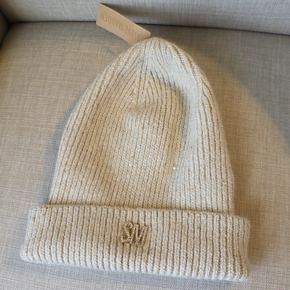 NWT Steve Madden Beige Knit Beanie with Gold Accent - Picture 1 of 5